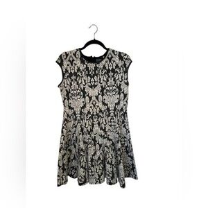 Gabby Skye Black and White Printed Dress